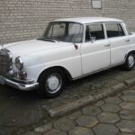 MERCEDES W110 200D SZYBERDACH